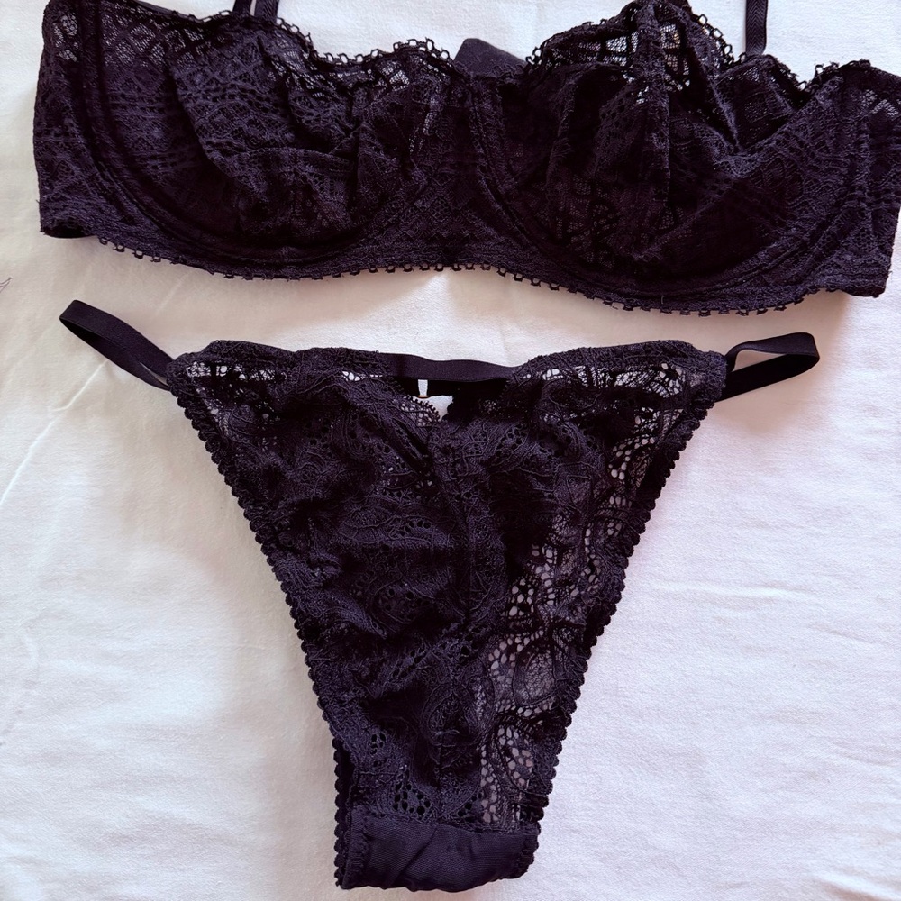 Preowned Victoria's Secret Black Lace Balconnet Bra Lingerie Set Sz 36D/M